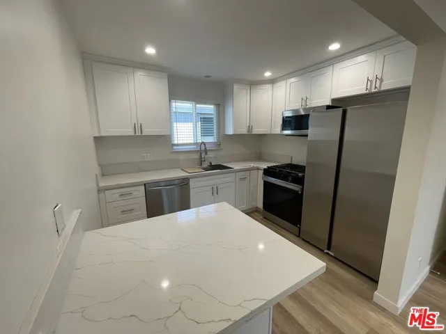 1419 Stanford Street, Santa Monica, California 90404