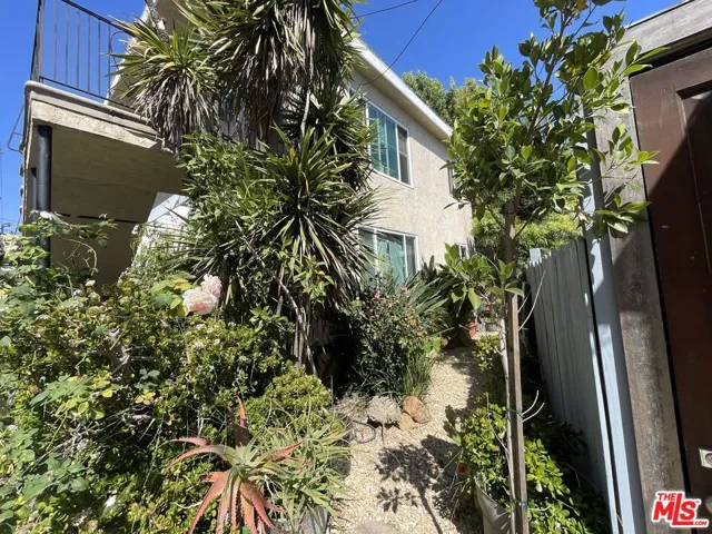 1419 Stanford Street, Santa Monica, California 90404