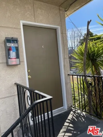 1419 Stanford Street, Santa Monica, California 90404