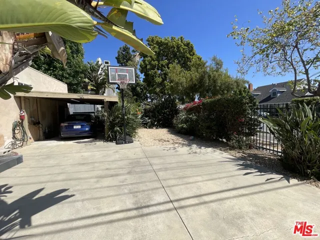 1419 Stanford Street, Santa Monica, California 90404