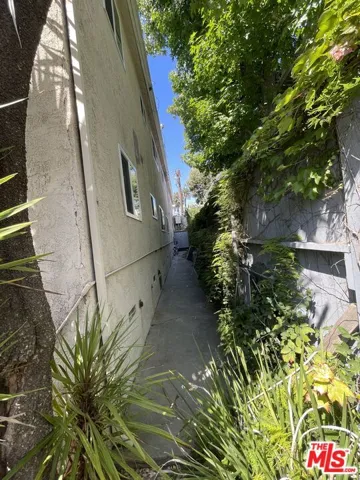 1419 Stanford Street, Santa Monica, California 90404