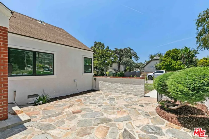 1722 Bel Aire Drive, Glendale, California 91201