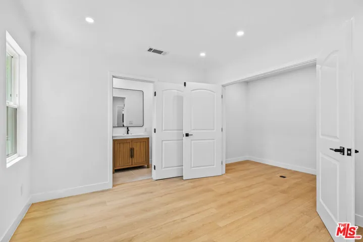 1722 Bel Aire Drive, Glendale, California 91201