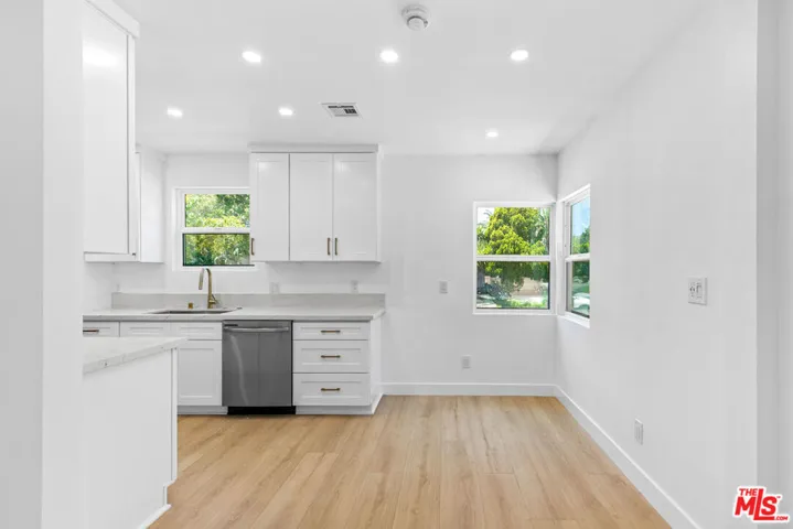 1722 Bel Aire Drive, Glendale, California 91201