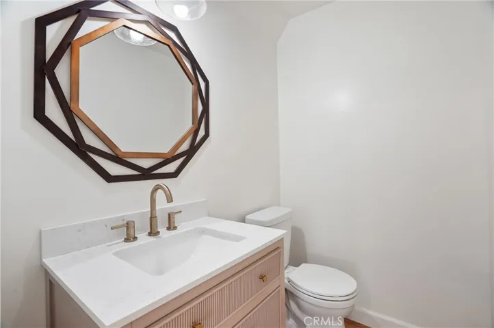 Guest 1/2 bath