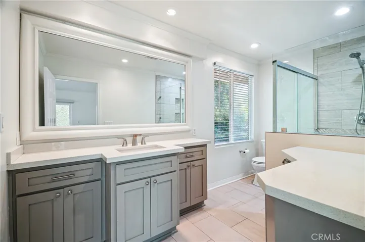 Main suite bathroom