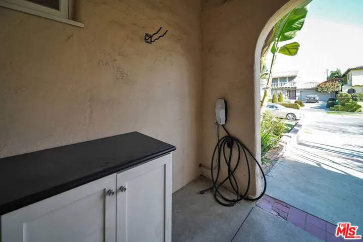 333 S Roxbury Drive, Beverly Hills, California 90212