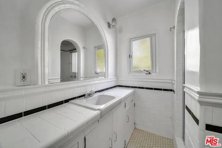 333 S Roxbury Drive, Beverly Hills, California 90212