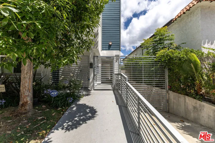 10735 Bloomfield Street 5, Los Angeles, California 91602
