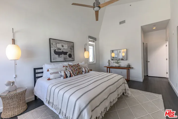 10735 Bloomfield Street 5, Los Angeles, California 91602