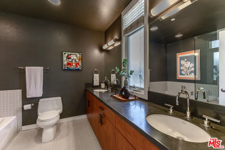 10735 Bloomfield Street 5, Los Angeles, California 91602