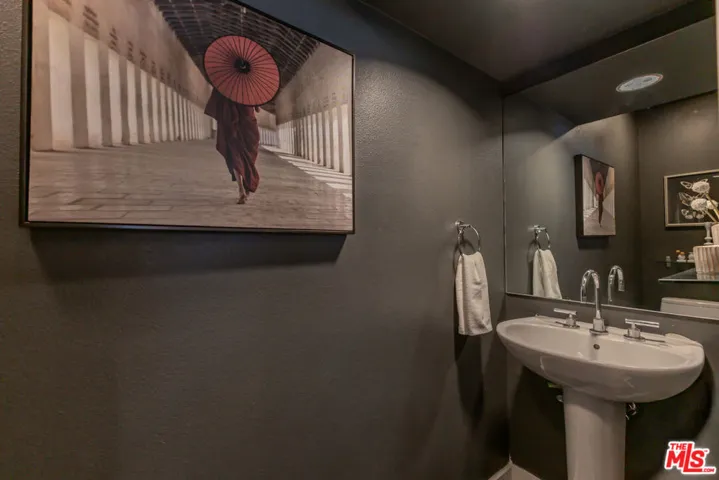 10735 Bloomfield Street 5, Los Angeles, California 91602