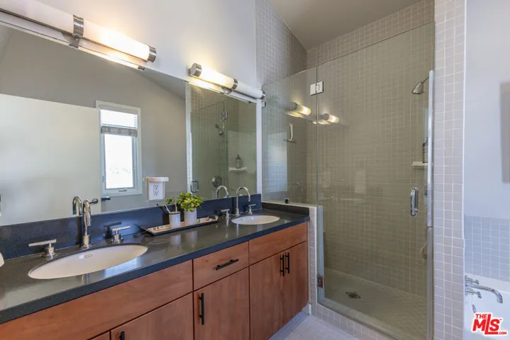 10735 Bloomfield Street 5, Los Angeles, California 91602