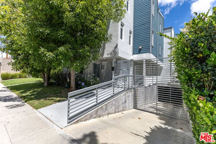 10735 Bloomfield Street 5, Los Angeles, California 91602
