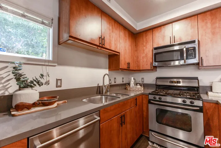 10735 Bloomfield Street 5, Los Angeles, California 91602