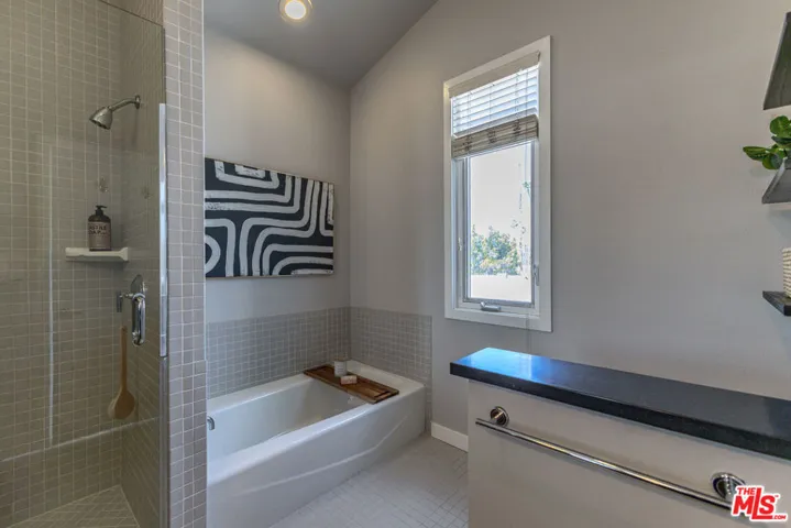 10735 Bloomfield Street 5, Los Angeles, California 91602