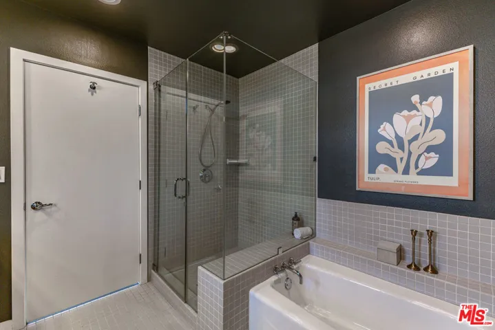 10735 Bloomfield Street 5, Los Angeles, California 91602