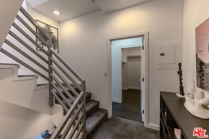 10735 Bloomfield Street 5, Los Angeles, California 91602