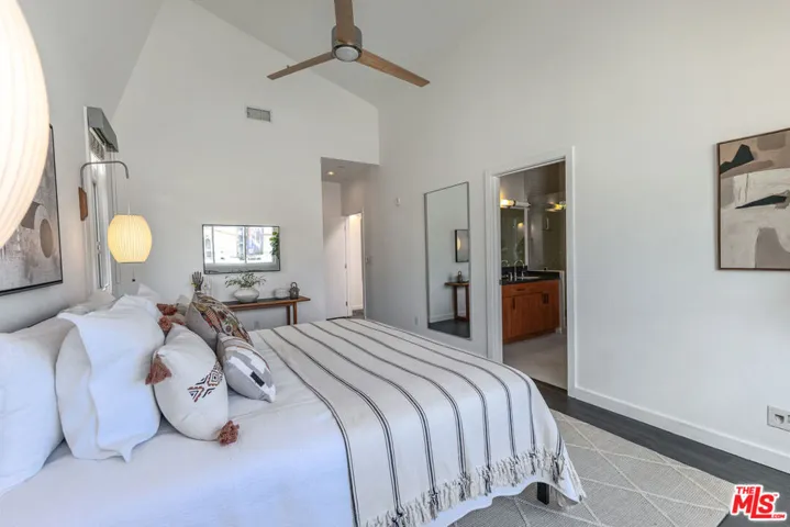10735 Bloomfield Street 5, Los Angeles, California 91602