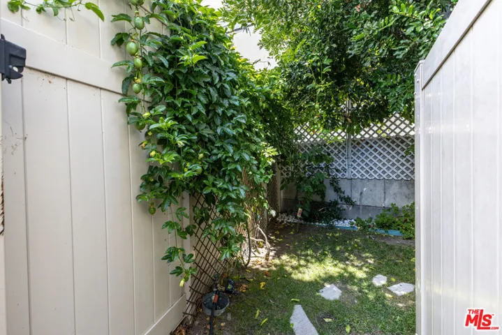 10735 Bloomfield Street 5, Los Angeles, California 91602