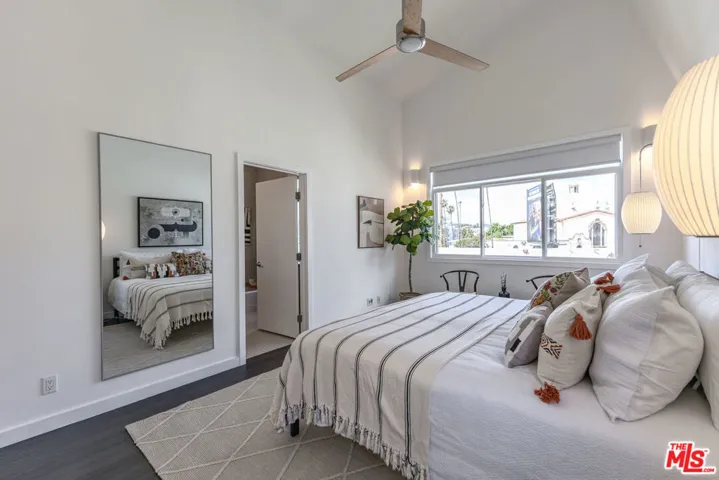 10735 Bloomfield Street 5, Los Angeles, California 91602
