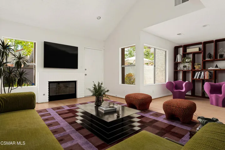 Living Area: VS