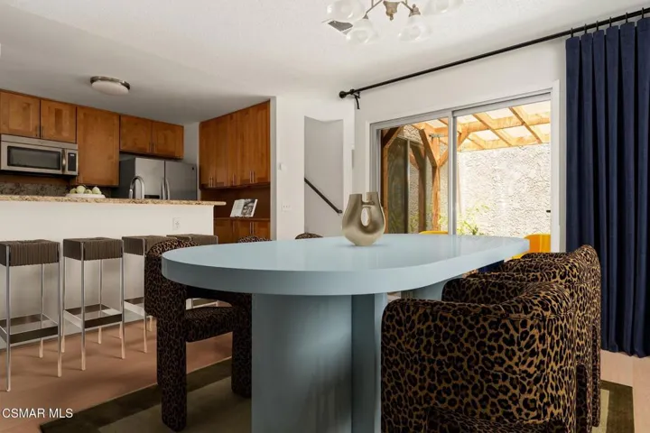 Dining Area: VS