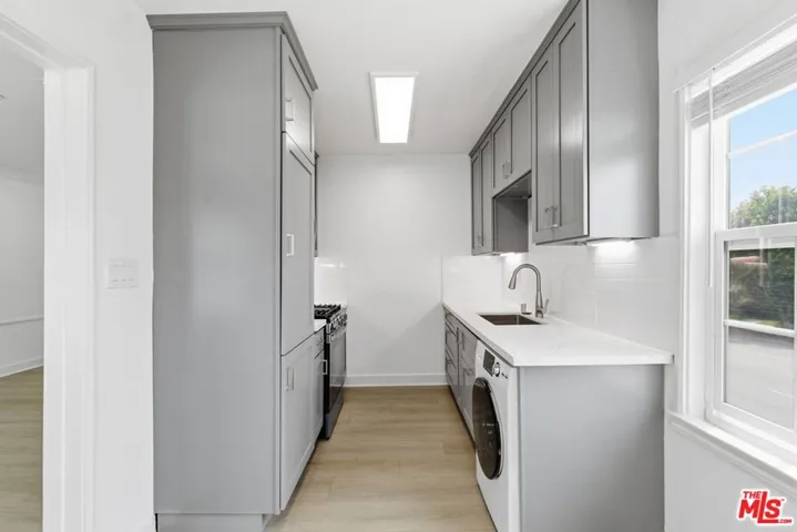 8613 W Olympic Boulevard, Los Angeles, California 90035