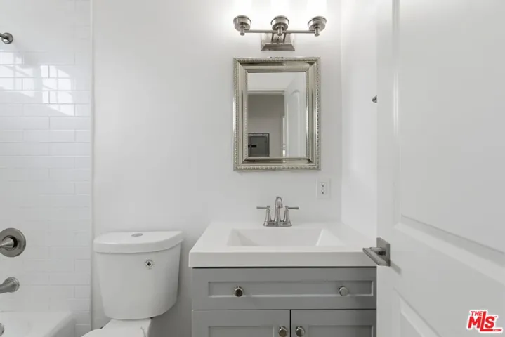 8613 W Olympic Boulevard, Los Angeles, California 90035