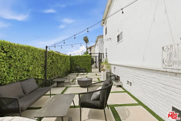 8613 W Olympic Boulevard, Los Angeles, California 90035