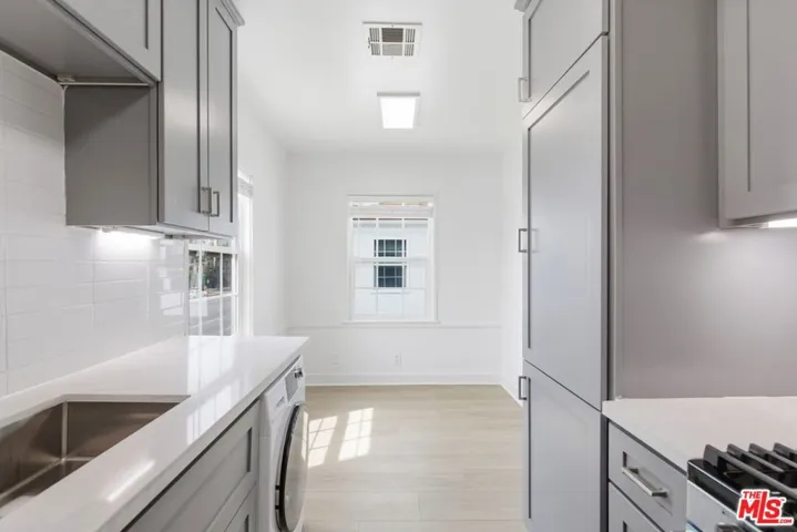 8613 W Olympic Boulevard, Los Angeles, California 90035