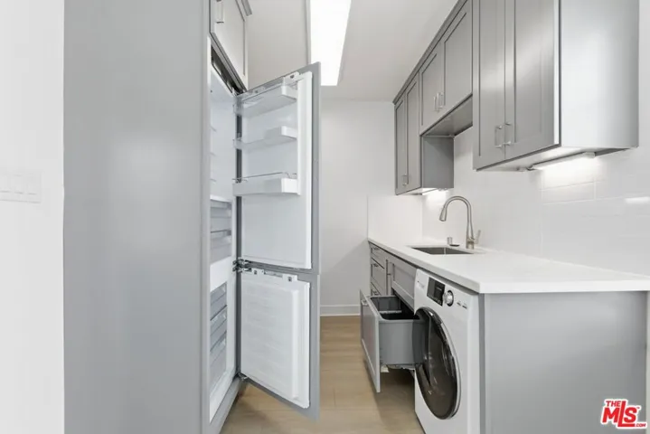 8613 W Olympic Boulevard, Los Angeles, California 90035