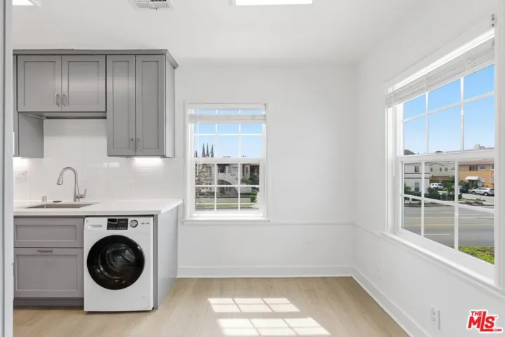 8613 W Olympic Boulevard, Los Angeles, California 90035