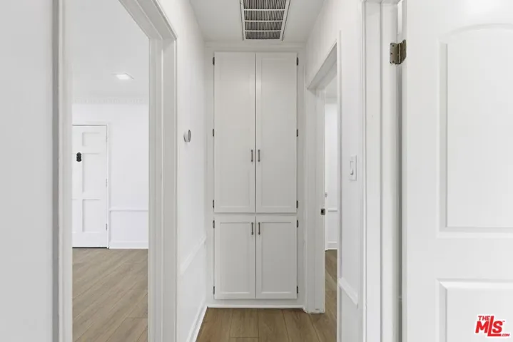 8613 W Olympic Boulevard, Los Angeles, California 90035
