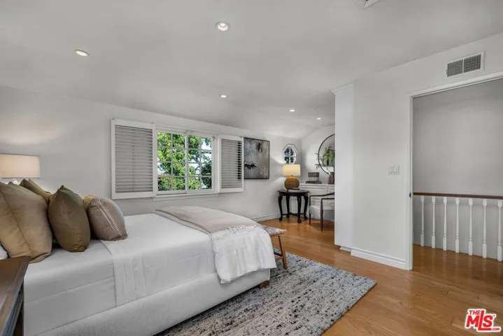 415 N Bonhill Road, Los Angeles, California 90049