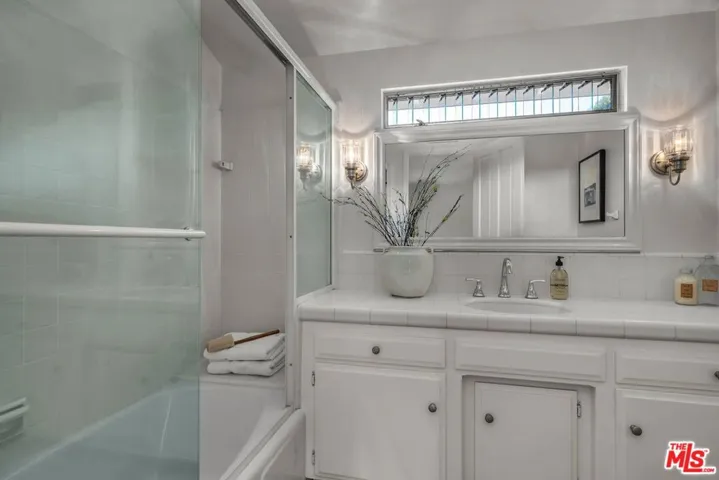 415 N Bonhill Road, Los Angeles, California 90049