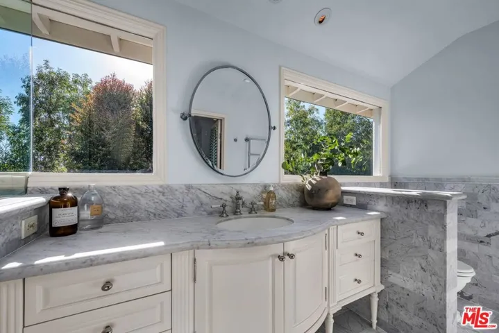 415 N Bonhill Road, Los Angeles, California 90049