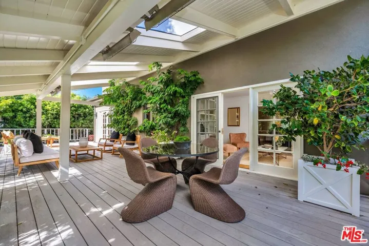 415 N Bonhill Road, Los Angeles, California 90049