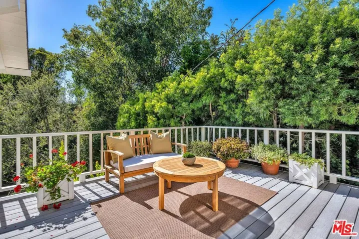 415 N Bonhill Road, Los Angeles, California 90049