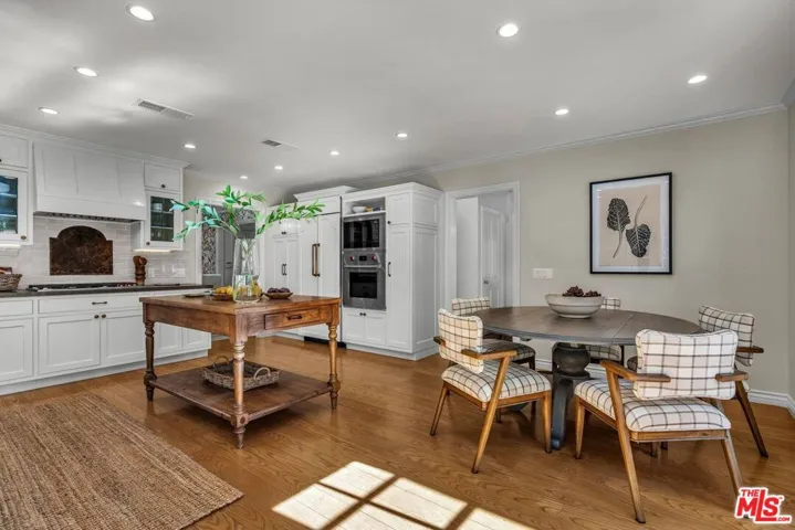 415 N Bonhill Road, Los Angeles, California 90049
