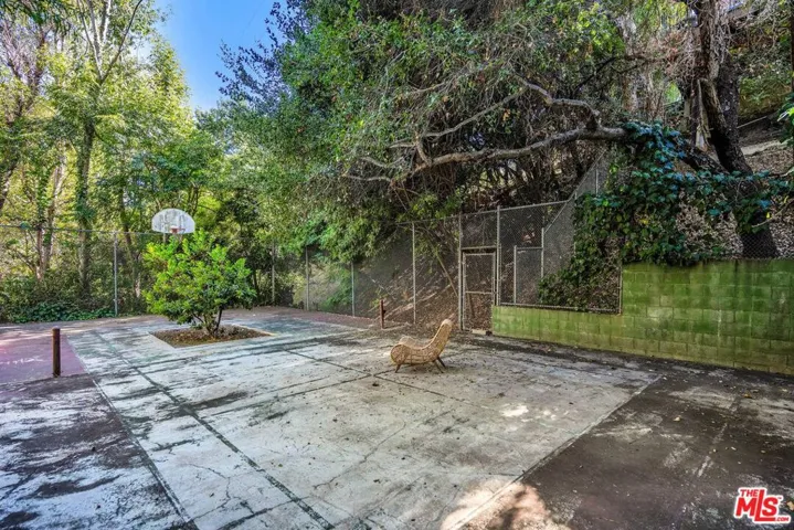 415 N Bonhill Road, Los Angeles, California 90049