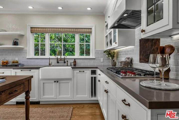415 N Bonhill Road, Los Angeles, California 90049