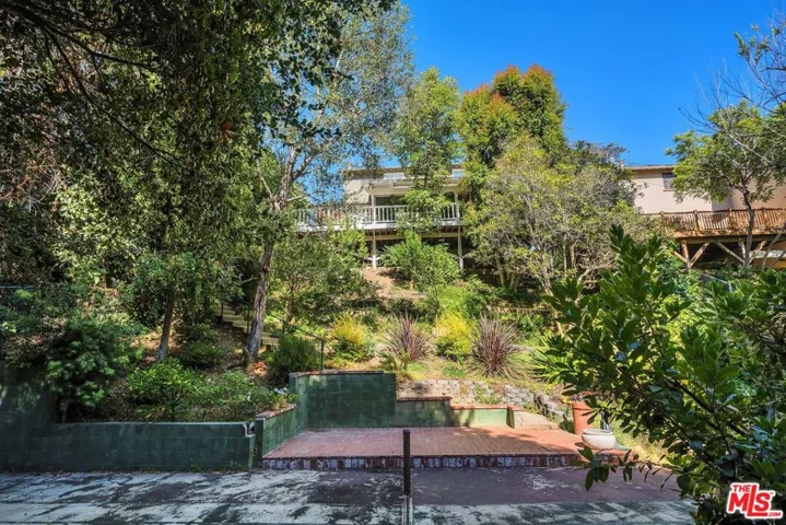 415 N Bonhill Road, Los Angeles, California 90049
