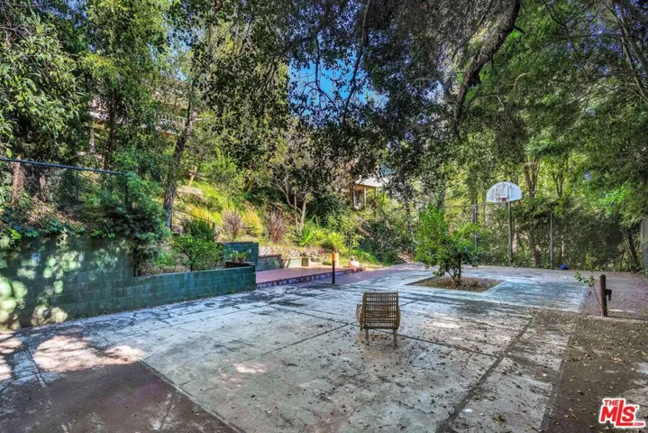 415 N Bonhill Road, Los Angeles, California 90049