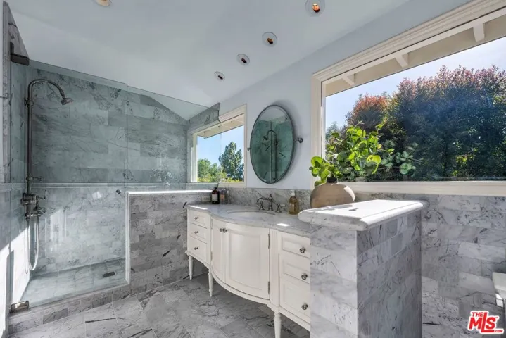415 N Bonhill Road, Los Angeles, California 90049