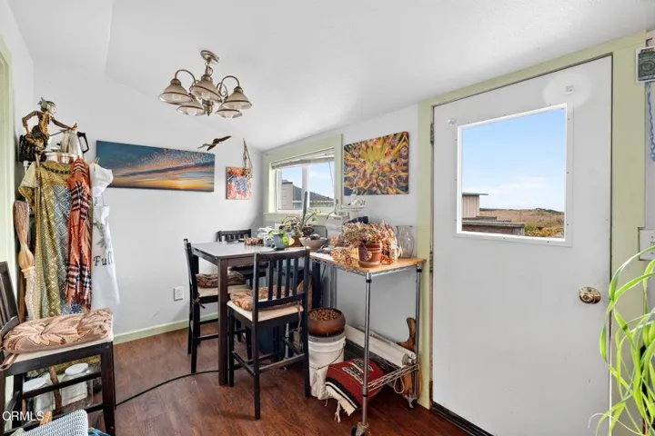 10. Unit B Kitchen:Dining