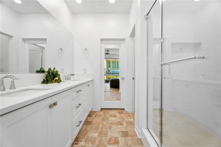 Ensuite bathroom with glass-enclosed​​‌​​​​‌​​‌‌​​‌​​​‌‌​​​‌​​‌‌​​‌‌​​‌‌​​​​ shower