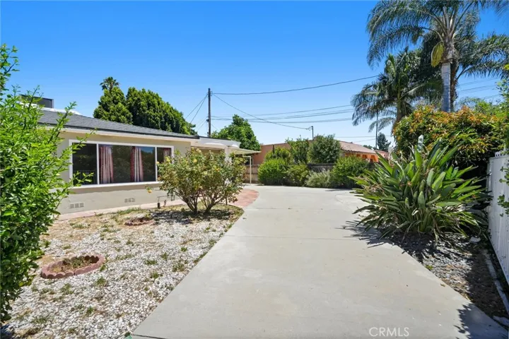 15841 Marlin Place, Lake Balboa, California 91406