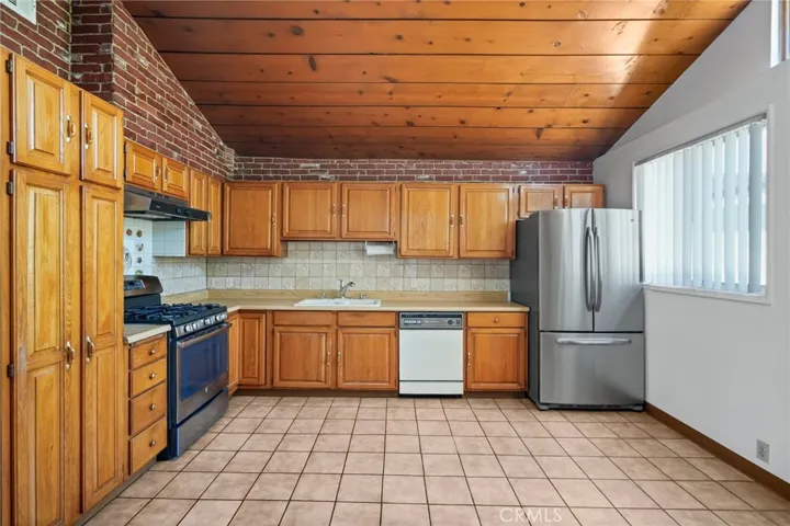 15841 Marlin Place, Lake Balboa, California 91406