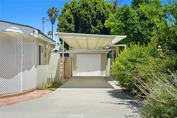 15841 Marlin Place, Lake Balboa, California 91406